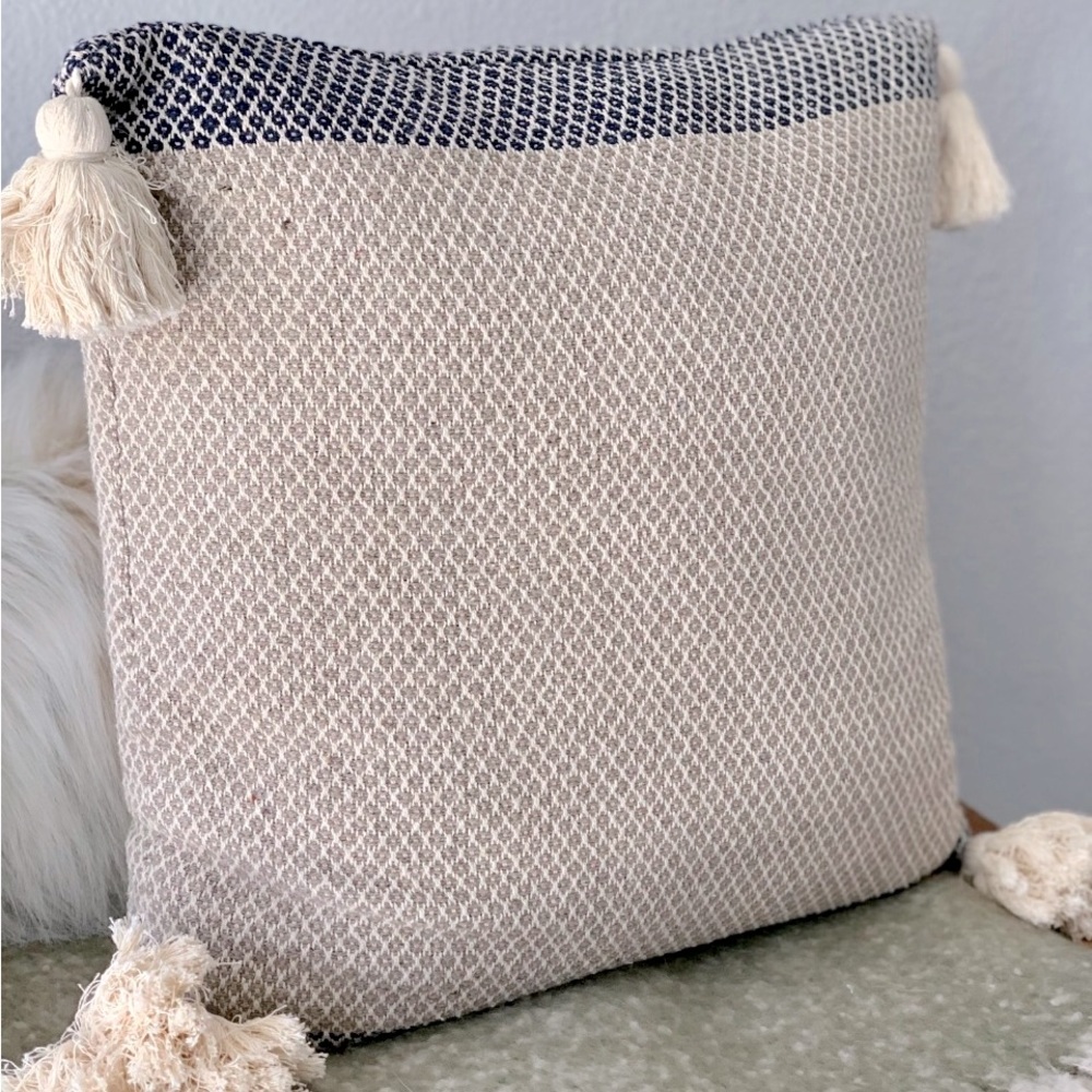 Bloomingville: throw pillow